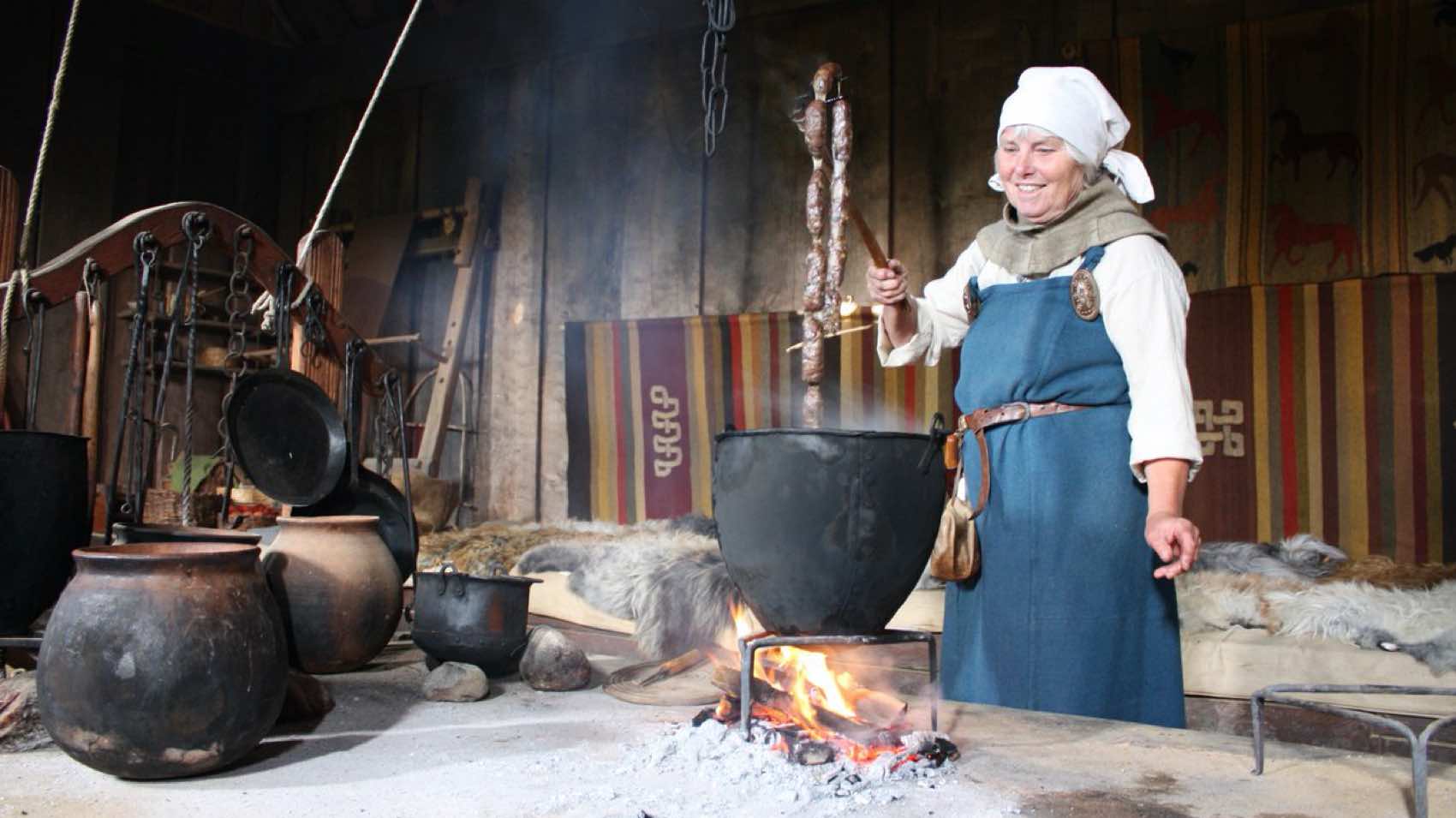 Gamle mat-tradisjoner følges opp på Ribe Vikingsenter.