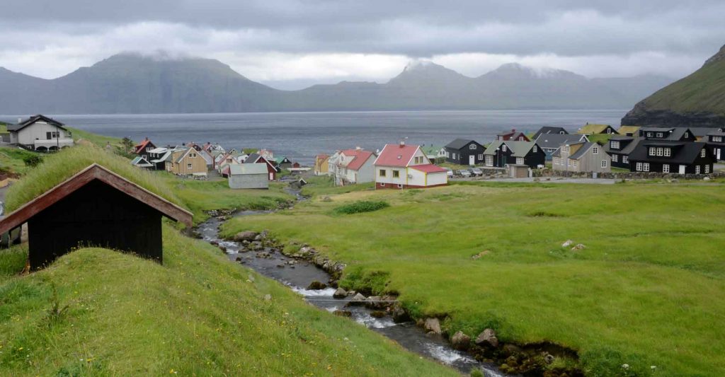 GRØNNE ØYER: "The green, green gras" of Færøyene
