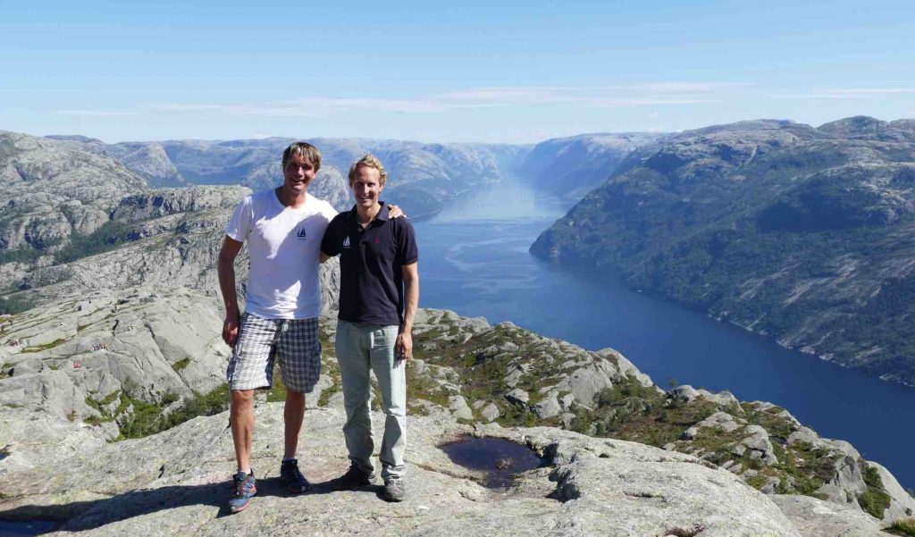 PÅ BESØK: Den gang da Ivar og Floris var på Prekestolen over Lysefjorden, i 2016.