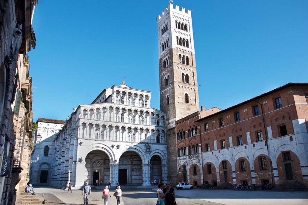 KIRKER: Lucca har mange kirker, og alle er steingamle.