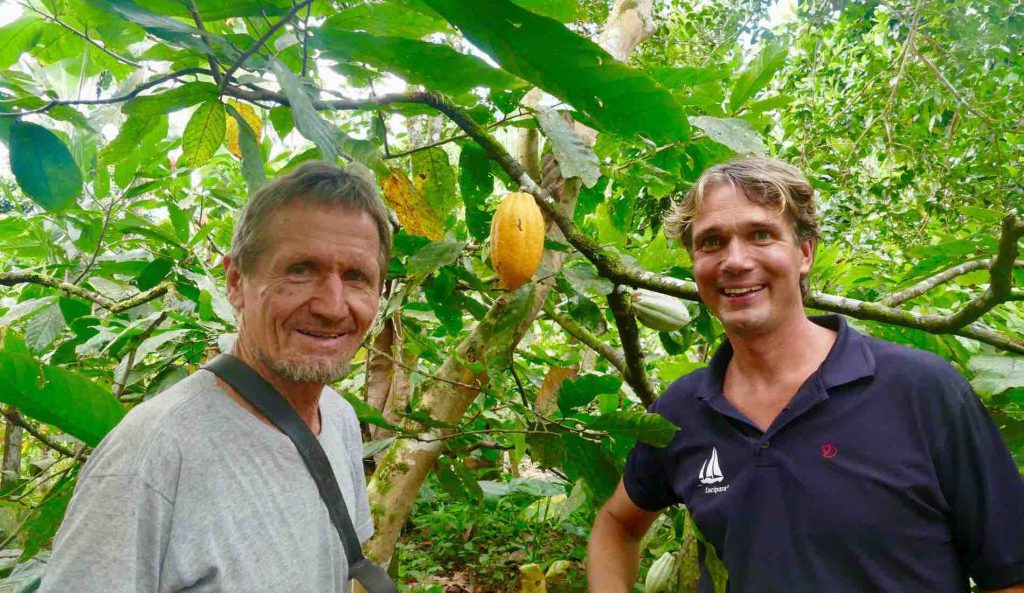 FRUKT OG SKOG: På besøk hos Ernst Götsch og hans trær full av frukt i Brasil