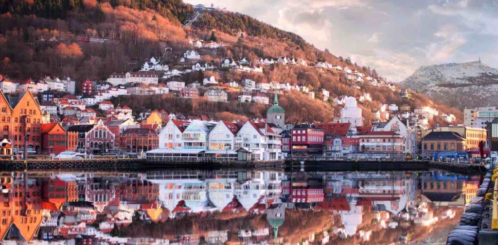 Sentrum og Bryggen i Bergen fra sin gode side. Nei, det regner ikke alltid
