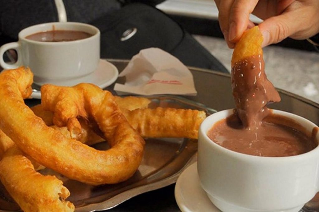 Fersk bakt churros og en kopp varm sjokolade - fra morgen til kveld.