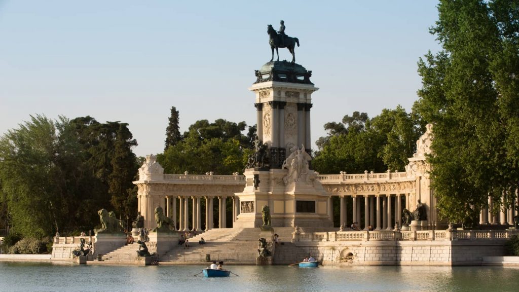 Madrid har mange parker - som elegante Retiro Park midt i sentrum.