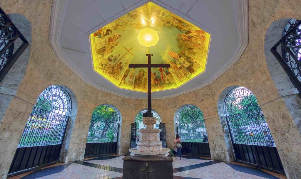 Magellankorset - Magellan's Cross – et sted for å markere at oppdageren Magellan kom til Cebu i 1521.