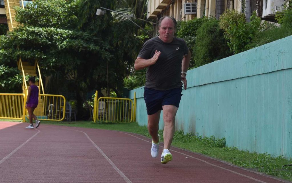 Gjør klar for Veteran VN: Treningsløp på stadion i Cebu City