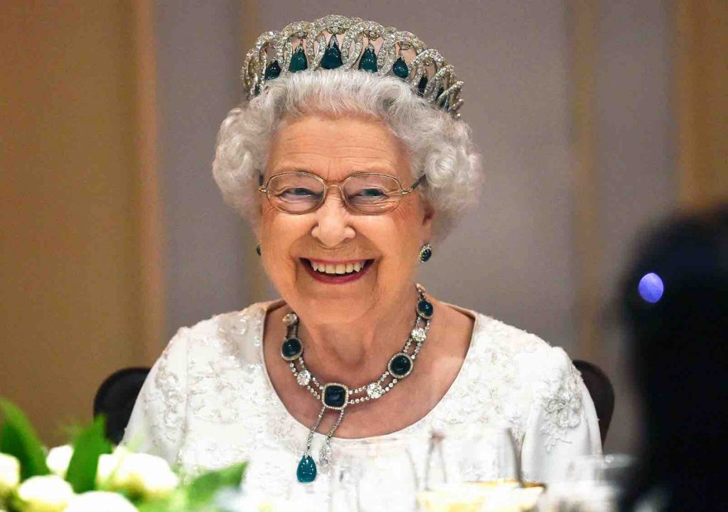 Dronning Elisabeth av Storbritannia snakker flere språk.