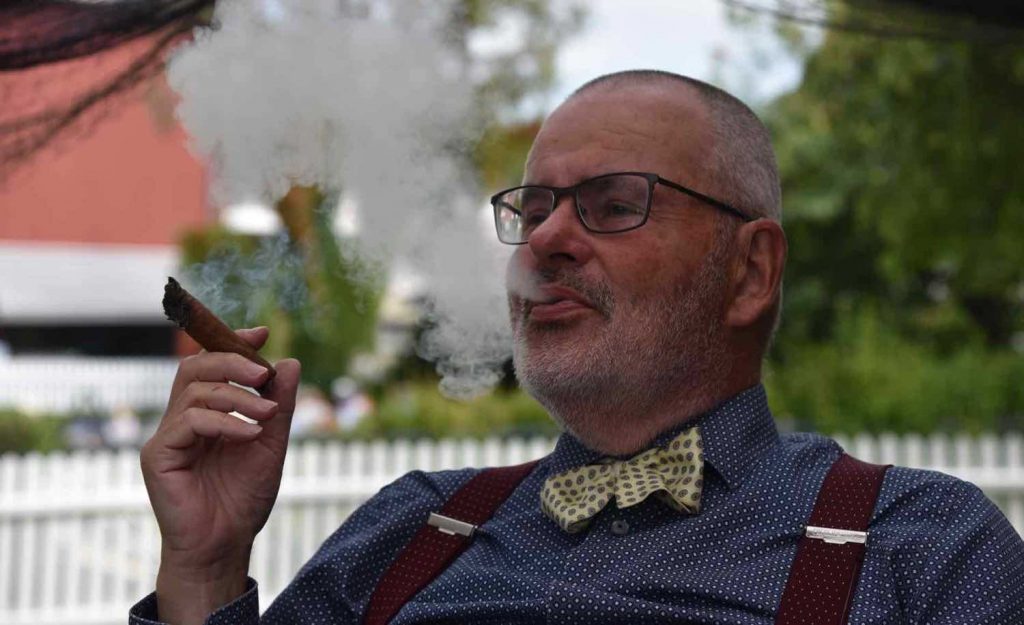 Norske Kjetil Ryen damper på sigarer og foretrekker livet langt fra Havanna.