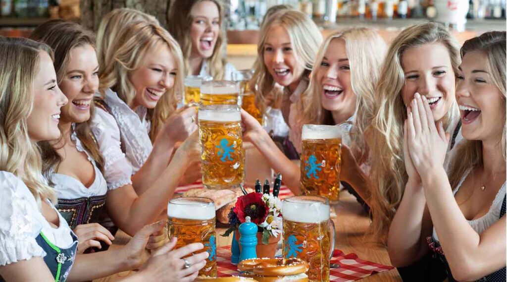 Tyske blondiner på Oktoberfest, det blir i hvert fall morsomt.
