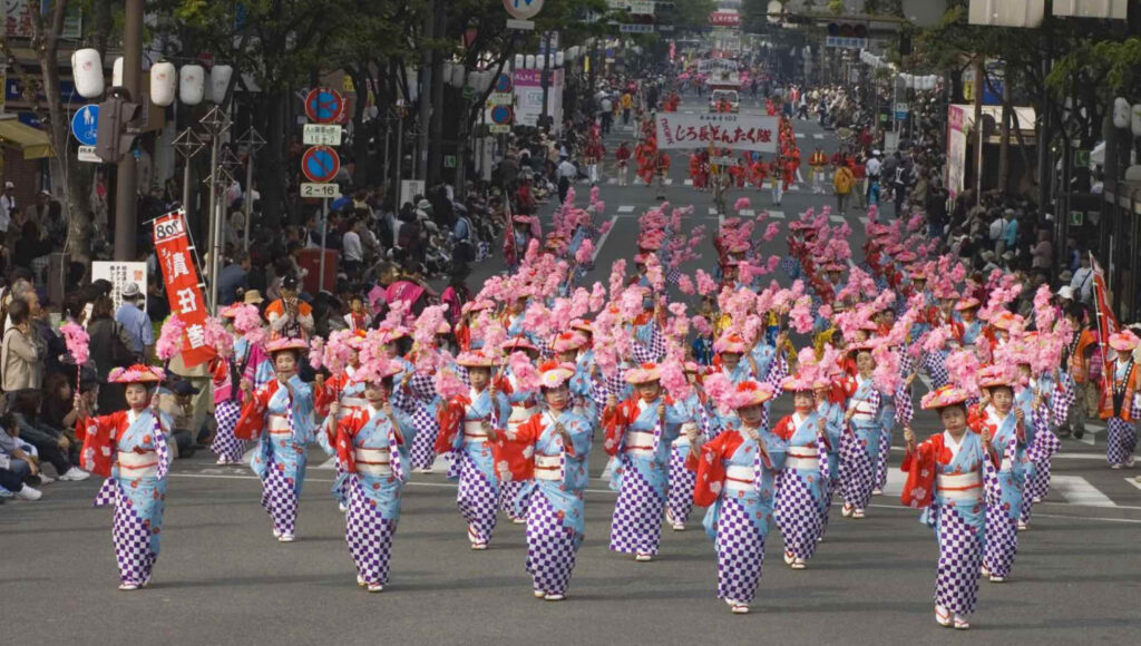 FESTIVALER: Byen Fukuoka har mange festivaler gjennom hele året.