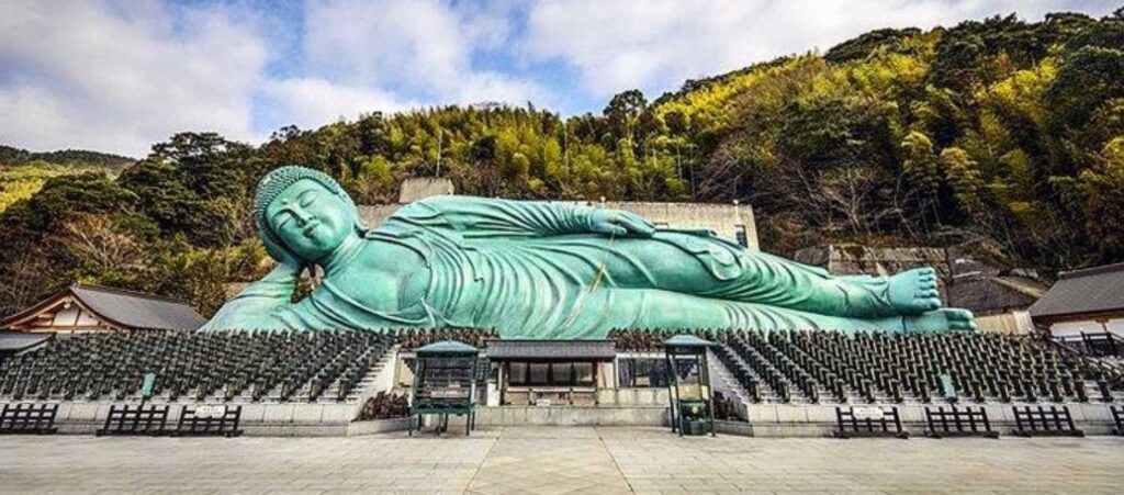 BUDDHA: Verdens største Buddha-figur ligger i terrenget med navnet "Buddha at death"