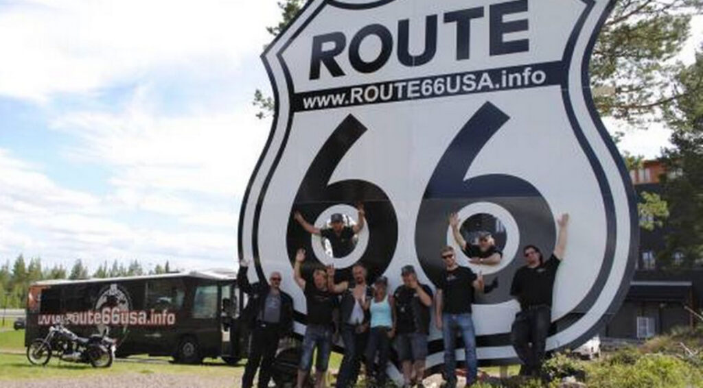 Verdens største Route 66-skilt - et stoppested mellom Chicago og Los Angeles.